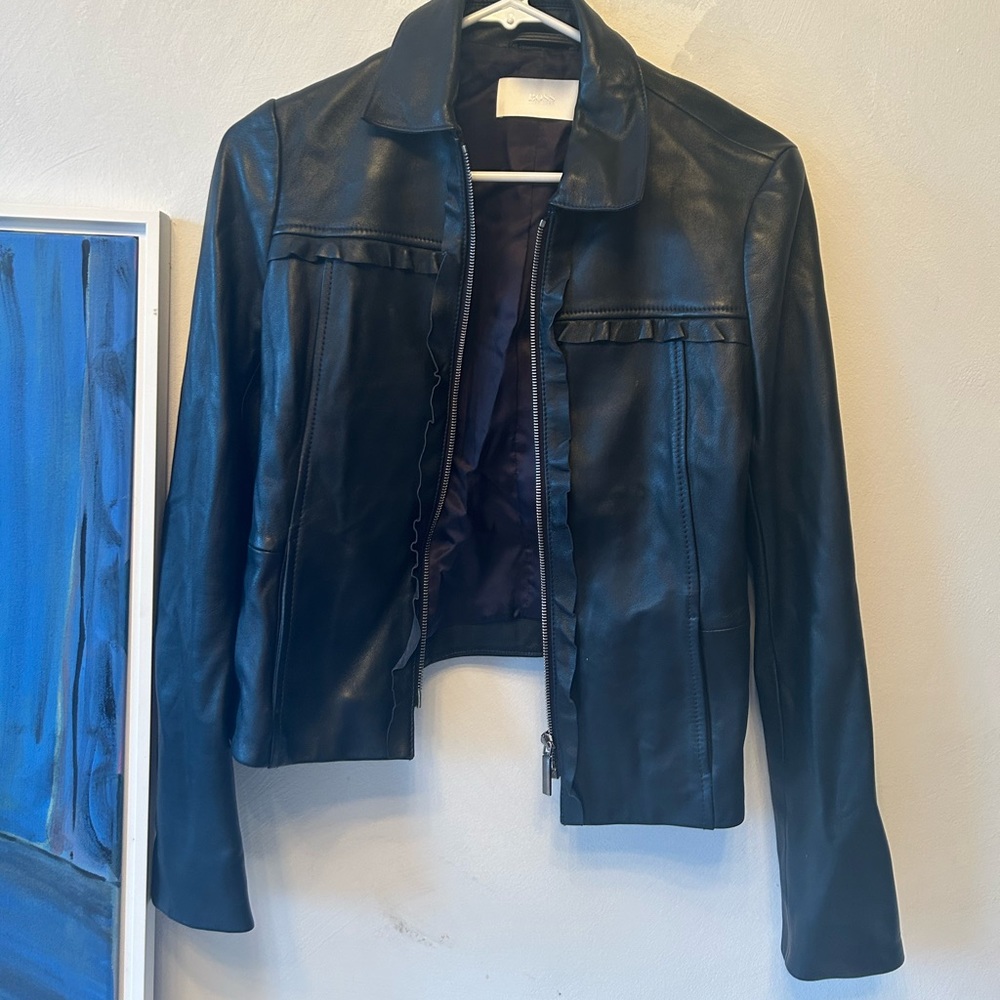 Sexy fitted leather jacket from Hugo Boss. Size Small